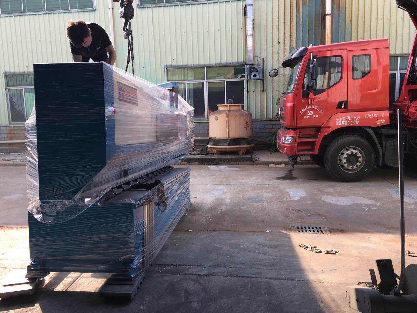 兩臺機結(jié)伴挺進佛山