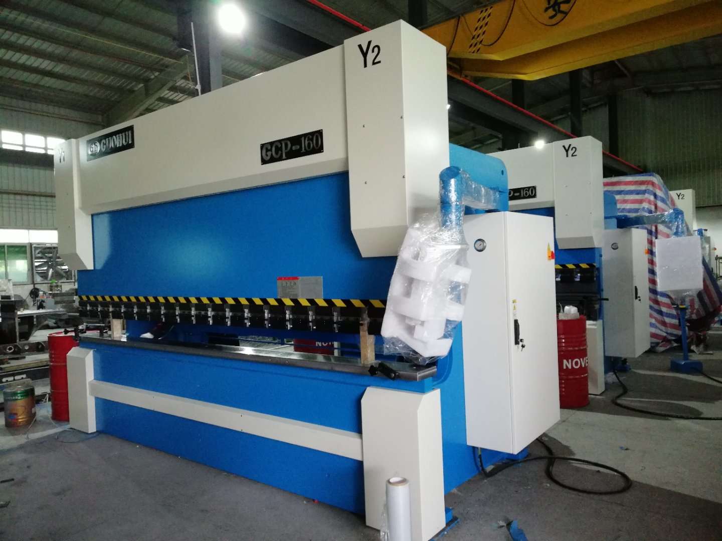 兩臺折彎機打包完畢，即將送往佛山客戶