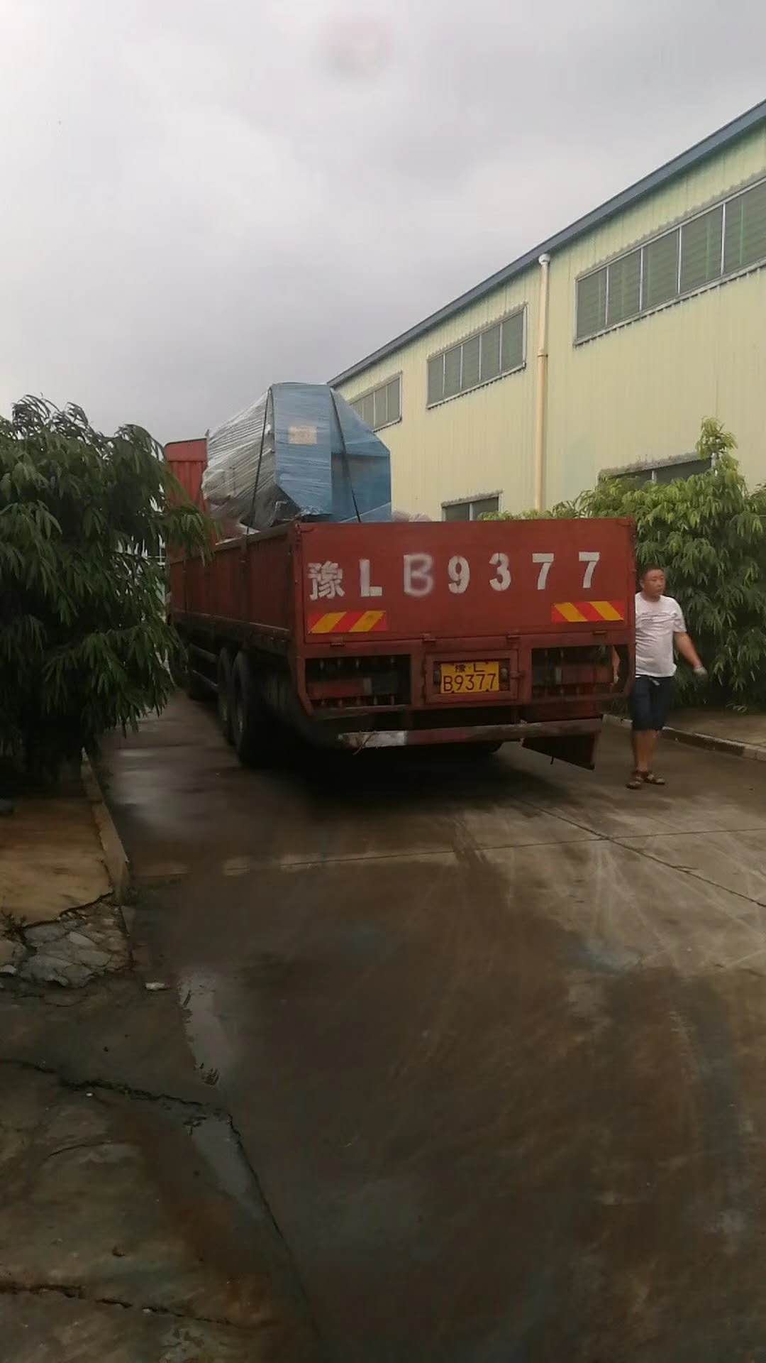 名牌國輝刨槽機送至民牌不銹鋼廠