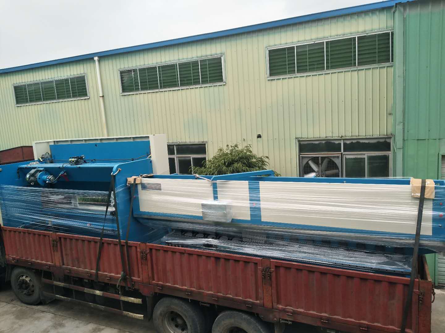 數(shù)控折彎機(jī)刨槽機(jī)并駕齊驅(qū)至佛山